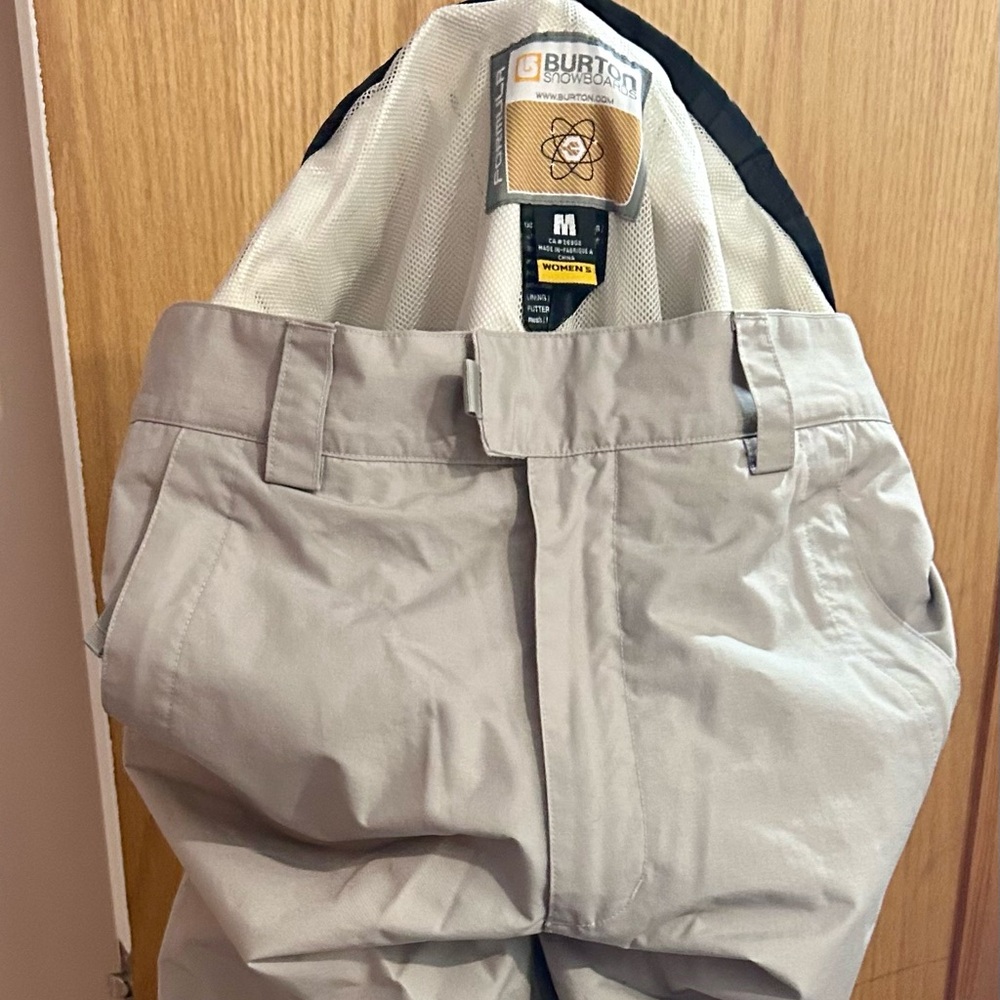 Burton Formula Women’s size Medium board/ski pants